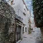 Nerium Penthouse Τρογκίρ